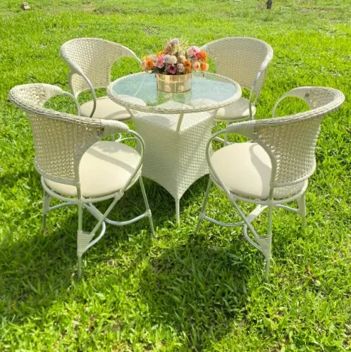 Conjunto de Mesa Brasil em fibra sintética.