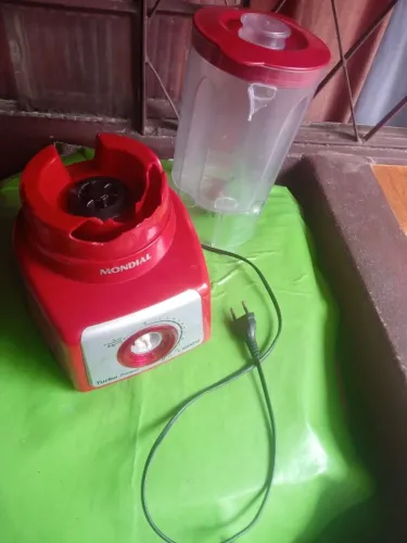 COM DEFEITO QUADRADO PRA RETIRAR PEÇAS 