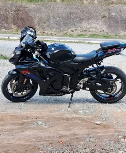 Moto impecável tudo novo revisão em dia Troco em moto menor com volta
