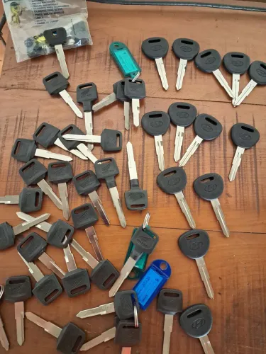 Vende-se Chaves para motos e carros sem chip.
