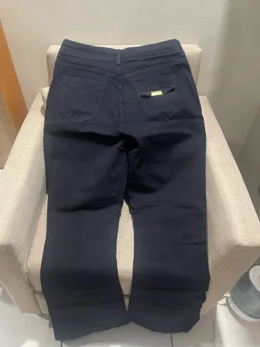 Calça flare Handara TAM 44. 