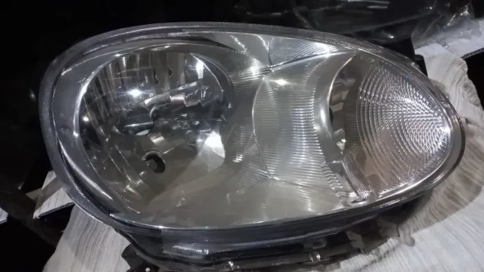 FAROL NISSAN MARCHE