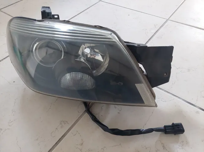Farol Dianteiro L/D Mitsubishi Airtrek 2003/2008