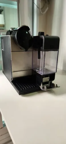Cafeteira Nespresso De'Longhi Lattissima Plus EN5