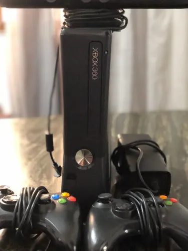 Xbox 360 Desbloqueado (RGH) + Kinect + 2 Controles + 10 Jogos em Vespasiano/MG