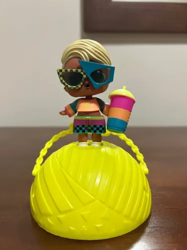 boneco lol surprise boys beach boi
