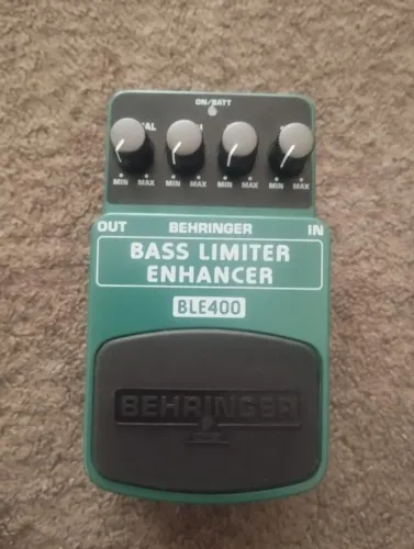 Pedal Behringer Bass Limiter Enhancer BLE 400
