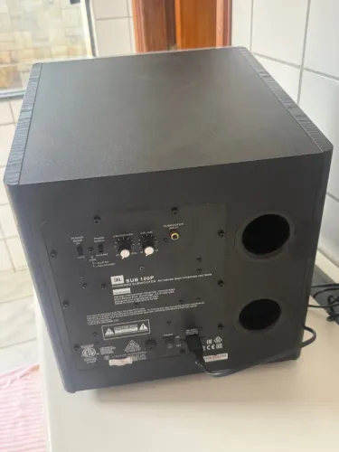 Subwoofer JBL 10 polegadas P100 /175 Wats e semi novo, Ativo e bi- Volt