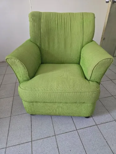 Poltrona Estofada Verde - Confortável e em Ótimo Estado