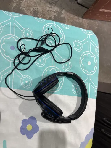Fone com fio em ótimo estado 