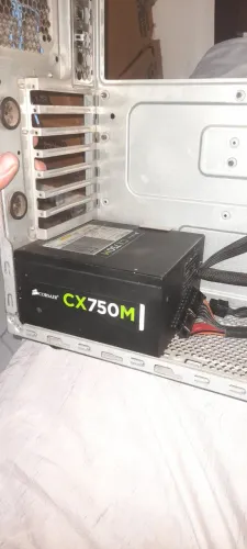 Fonte corsair CX750M usada