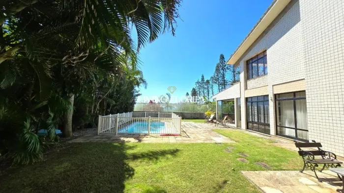 Casa em condomínio fechado, com 1000 m² de terreno, 5 suítes, acesso exclusivo a praia - n