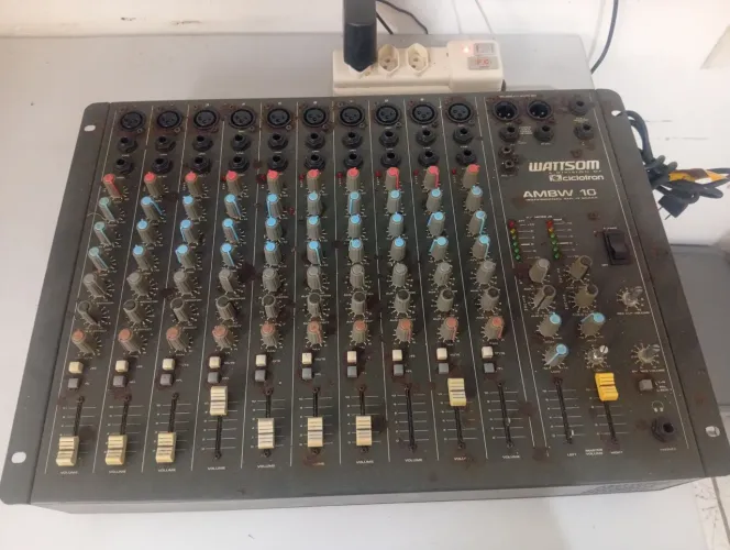 Mesa de som WATTSOM AMBW 10 PROFISSIONAL MIXER .