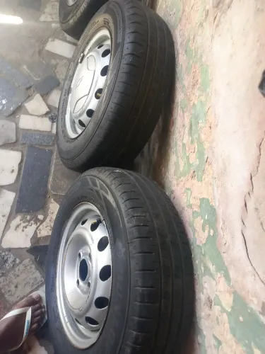 vendo qutro rodas completa do Chevrolet