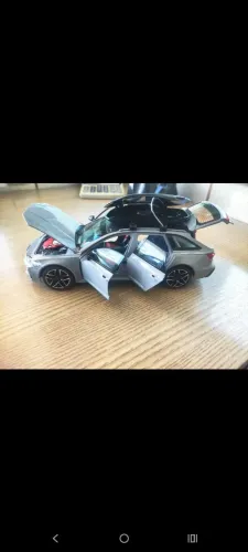MINIATURAS 1/24 PERUA AUDI RS