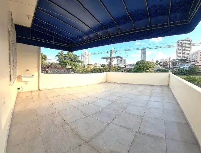 Centro, Casa 3 Andares, Varanda, Salas, 6 Quartos, Escritório, Garagem, Financia via Banco
