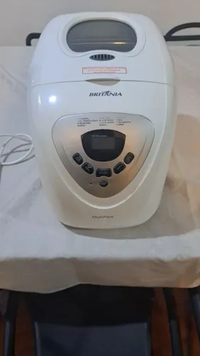 Máquina de fazer pão Multipane Britânia seminova