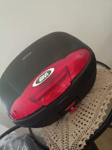 Baú simply GIVI ótimo estado novo