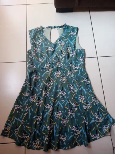 Roupas de bazar conservadas