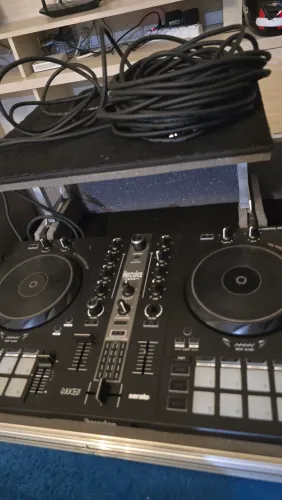 controladora Hercules DJControl Inpulse 300 MK2.P