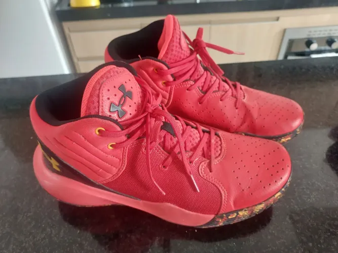 Tênis Under Armour Jet 21