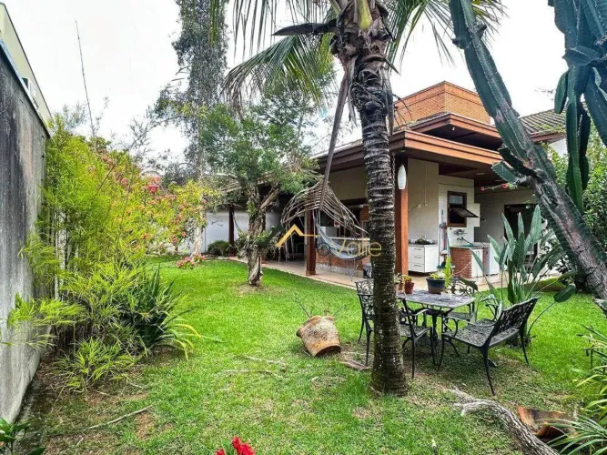 Casa à venda no condomínio Colinas - São José dos Campos
