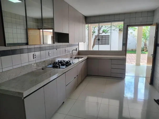 casa com 3/4 uma suite lote grande ( Celina park)