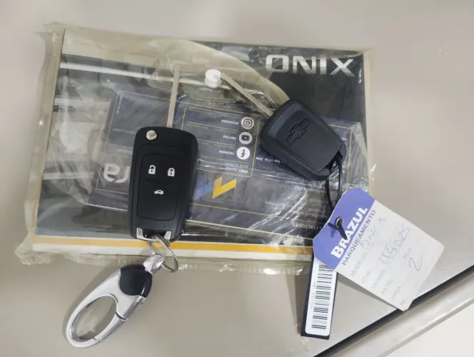 Chevrolet Onix Hatch LT 1.0 8V Flex Power Mec. 4P 2016