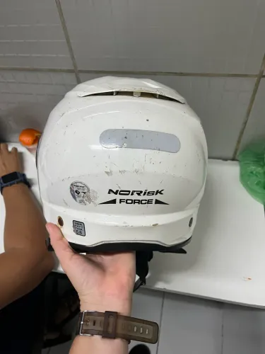 Capacete NORISK. Troco por um menos 