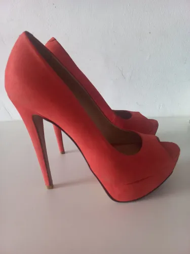 Sapato schutz, número 37,salto alto 15 cm ,na cor coral