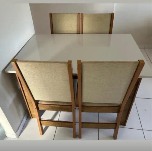 Mesa 4 com cadeiras