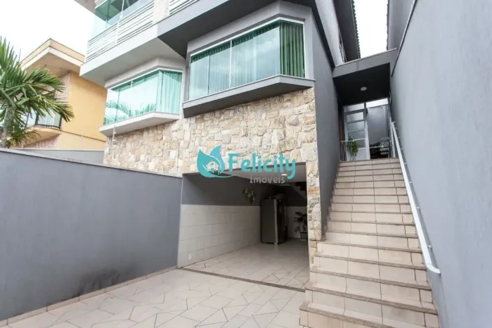 Sobrado com 3 dorms, 1 suíte, 3 vagas, 138m2 na Vila Pereira Cerca