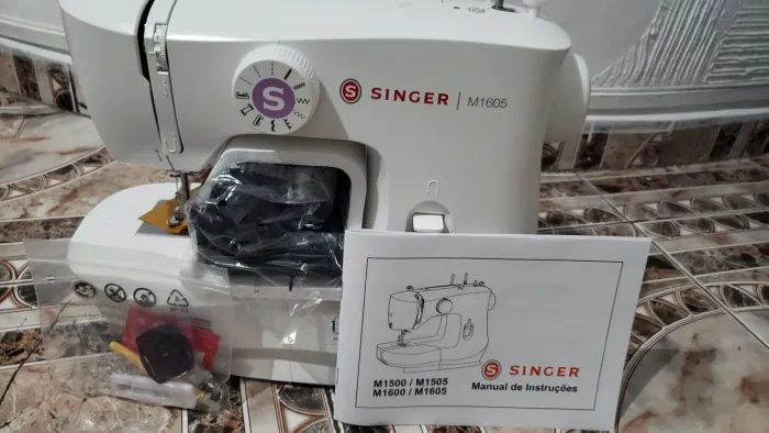 Máquina de costura singer