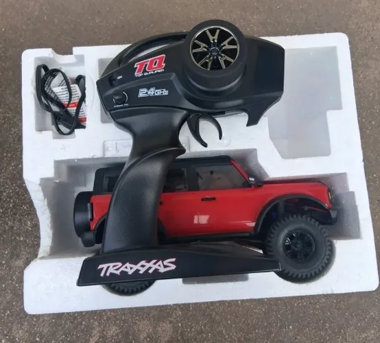 Traxxas TRX-4M 1/18 Rock Crawler Elétrico com Corpo Ford Bronco (Vermelho)