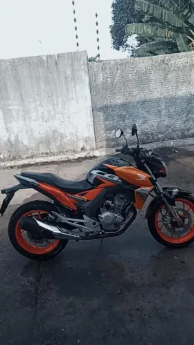 Vendo uma cb 250 edição limitada