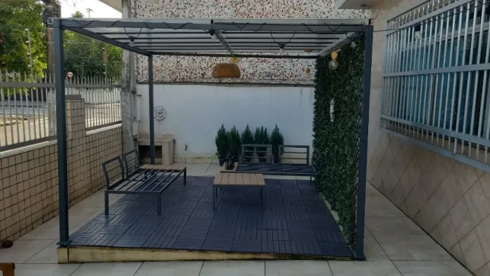 Cobertura Área Externa Pergolado de Aço com Teto em Polipropileno - Naterial 223x297x297cm