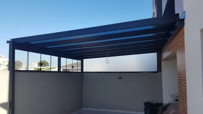 Vidraceiro com experiência em montagem de coberturas