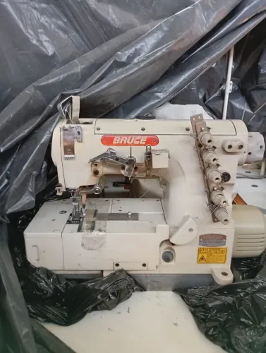 Vendo máquinas de costura e acessórios de costura 