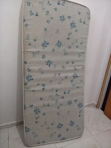 Colchão de solteiro bem conservado