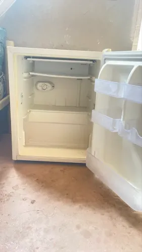 Estou vendendo um frigo bar