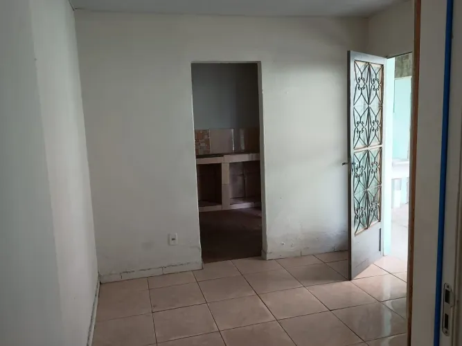 Alugo casa.
