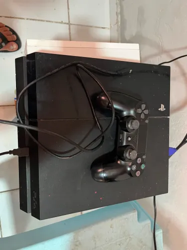 Ps4 com jogos do ano com dois controles cabo de carregador todo perfeito 
