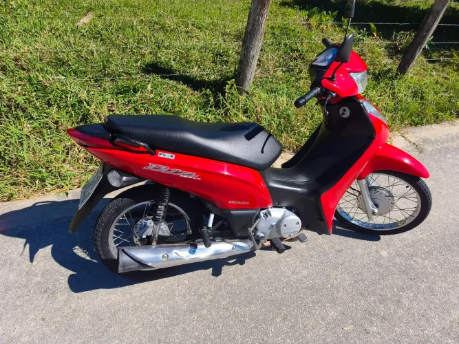 Blz 125 2012 em dias com partida elétrica 7.900 pra ir logo