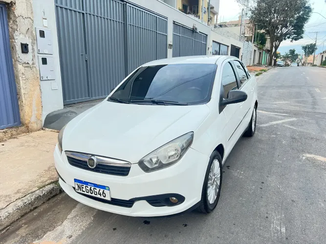 Fiat Grand Siena Essence 1.6 Flex 16V 2016