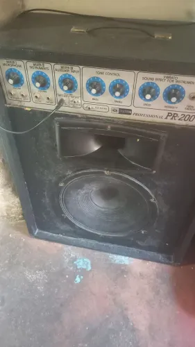 Caixa de som amplificada