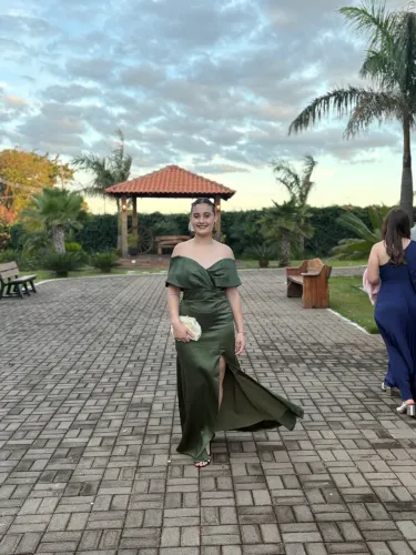 Vende-se vestido verde oliva