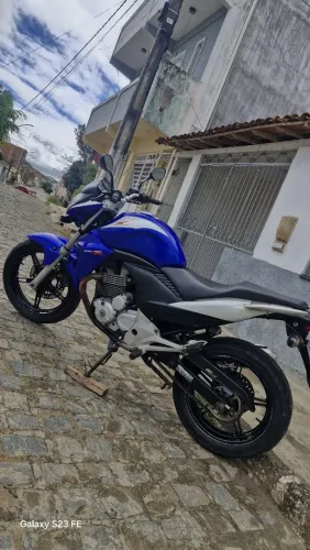 Vendo CB 300R em dias
