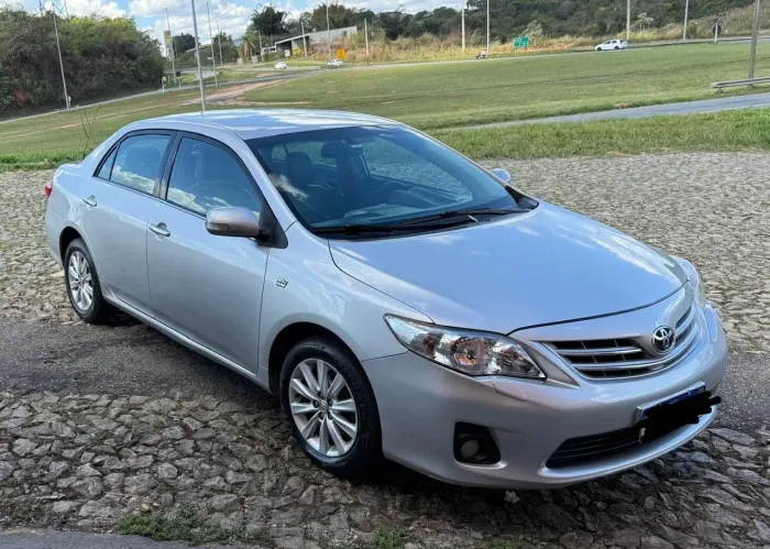Toyota Corolla Altis 2.0 Flex 16V Aut. 2014