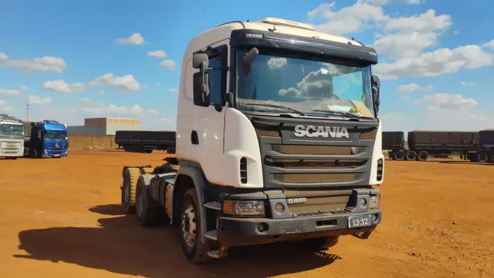 Scania G 440 2013 6x4 branco