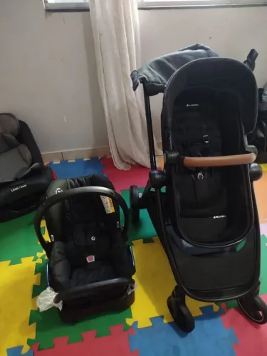 Carrinho Maxicosi Com Bebê Conforto e base 